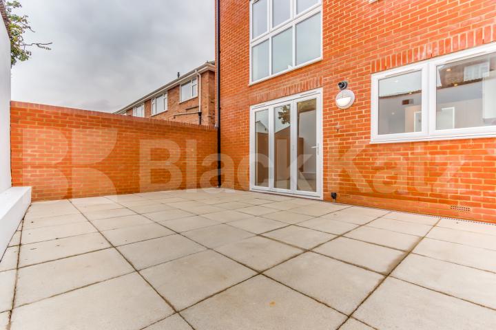 			Stunning New Development!, 2 Bedroom, 1 bath, 1 reception Apartment			 Forest Walk, Muswell Hill